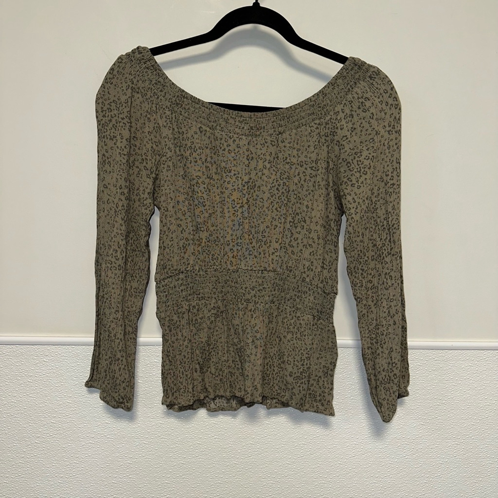 Women's Hippie Rose Blouse Size M Green Animal Print Long Sleeve